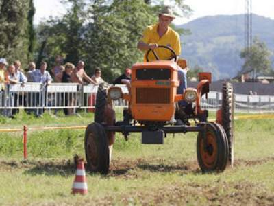 tractor-sdaz-2010-188