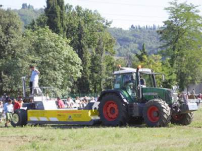 tractor-sdaz-2010-214