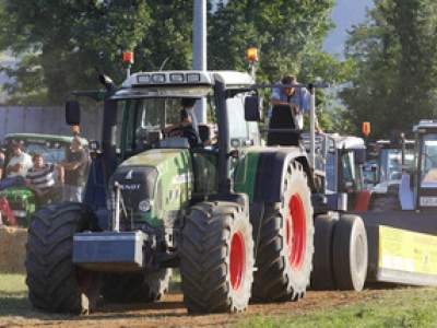 tractor-sdaz-2010-235