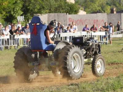tractor-sdaz-2010-245