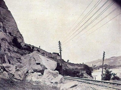 Frana della Rupe del Sasso caduta sui binari del treno.